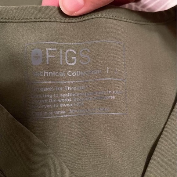 Men’s FIGS Tall Scrub Sets (Both for $100) - Picture 4 of 5